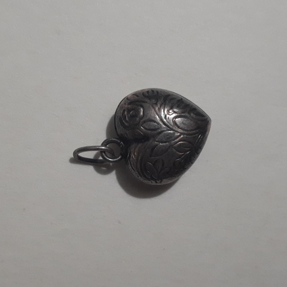 Vintage Sterling Sliver Floral Heart Pendant - Picture 2 of 5